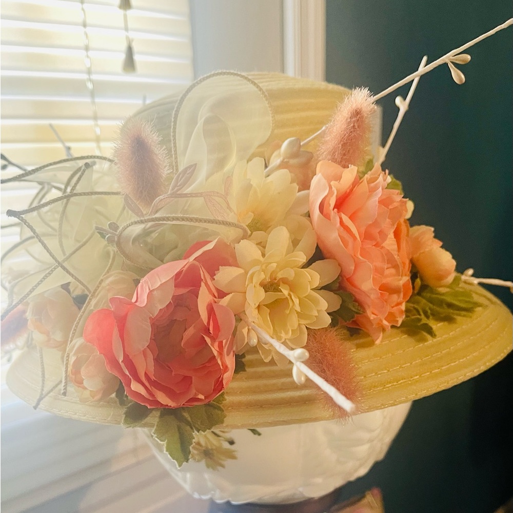 Beautiful Easter/Tea Party/Kentucky Derby Hat